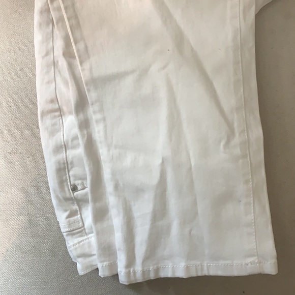Charter Club Woman’s White Bristol Capri pants - Picture 5 of 5